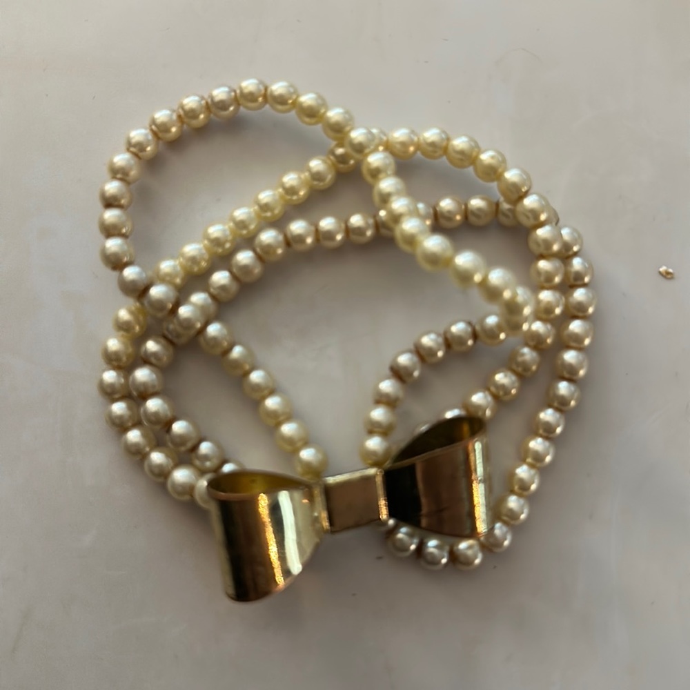 Layered bow bracelet
